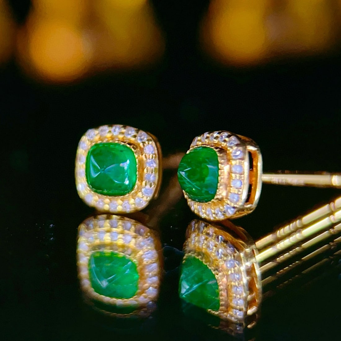 14k Gold 0.6 Ct Vivid Green Natural Emerald & Diamond Earrings - 4