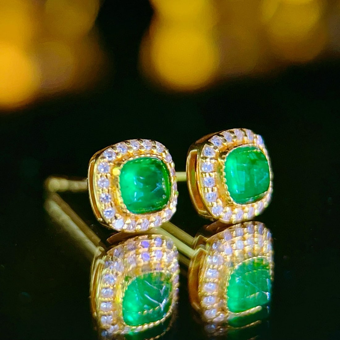 14k Gold 0.6 Ct Vivid Green Natural Emerald & Diamond Earrings - 5