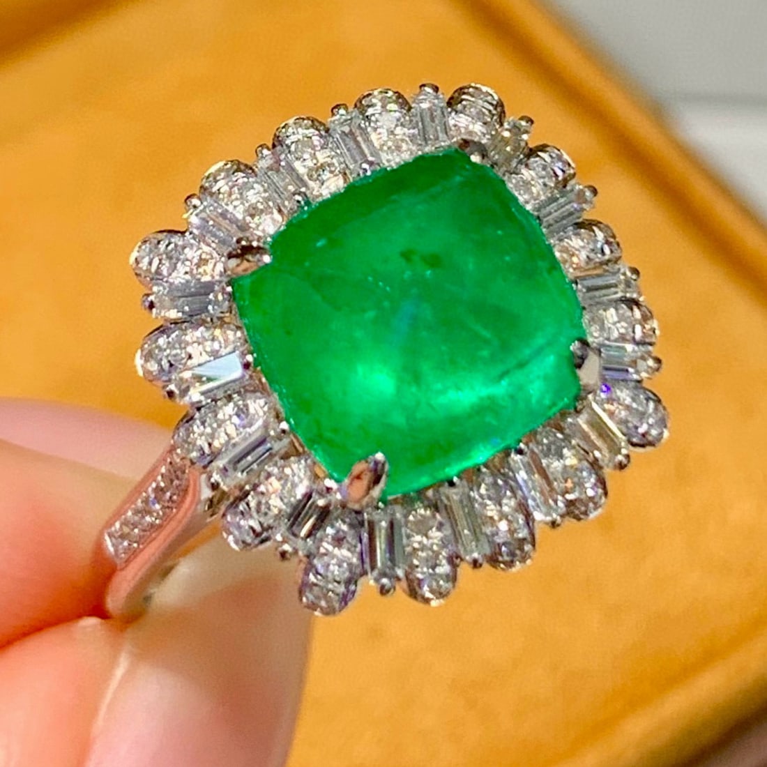 14k Gold 3.65 Ct Vivid Green Natural Emerald & Diamond Ring: Ref:231074441 // gold content:14k gold // ring size:7. 25us // // main gemstone:emerald // shape:sugar-loaf // carat weight:3. 65ct // color:vivid green // treatment:natural // // adjacent gemstone 2