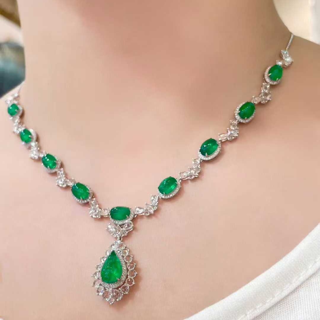 14k Gold 9.5 Ct Vivid Green Natural Emerald & Diamond & Sapphire Necklace - 2