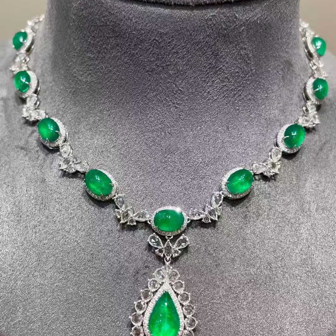 14k Gold 9.5 Ct Vivid Green Natural Emerald & Diamond & Sapphire Necklace - 4