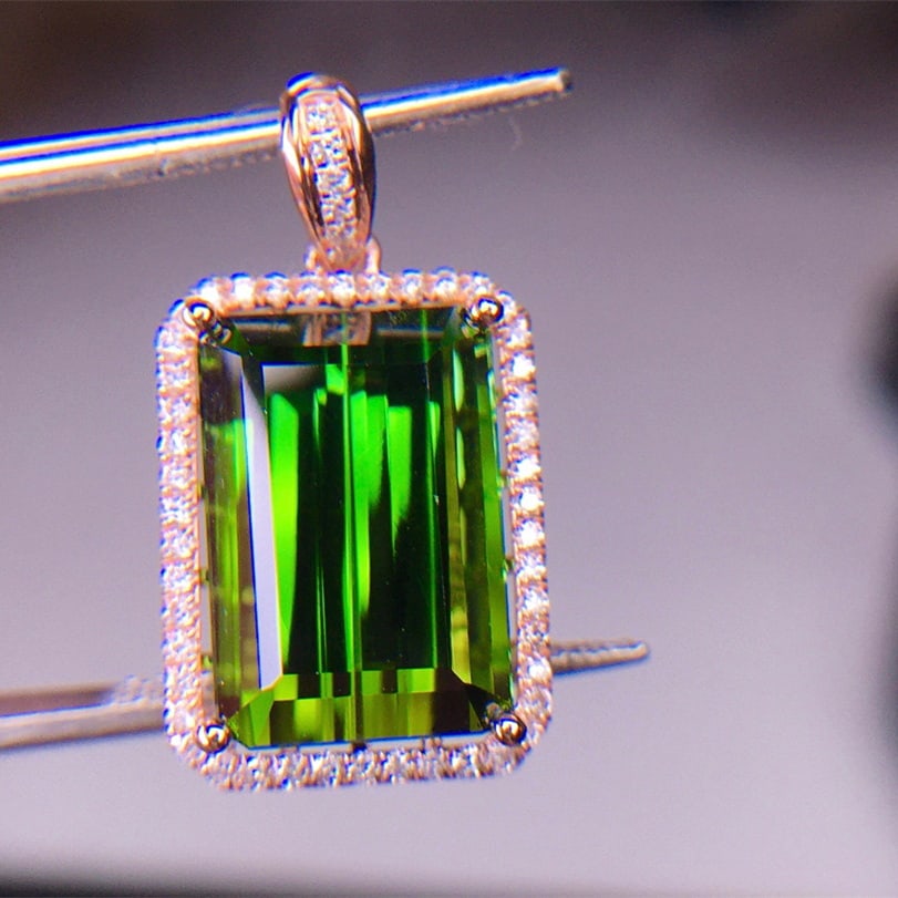 14k Gold 7.2 Ct Natural Tourmaline & Diamond Pendant( Without Chain ): Ref:231075206 // gold content:14k gold // main gemstone:tourmaline // shape:octagonal // carat weight:7. 2ct // color:green // treatment:natural // // adjacent gemstone 2 : diamond // shape:round // c