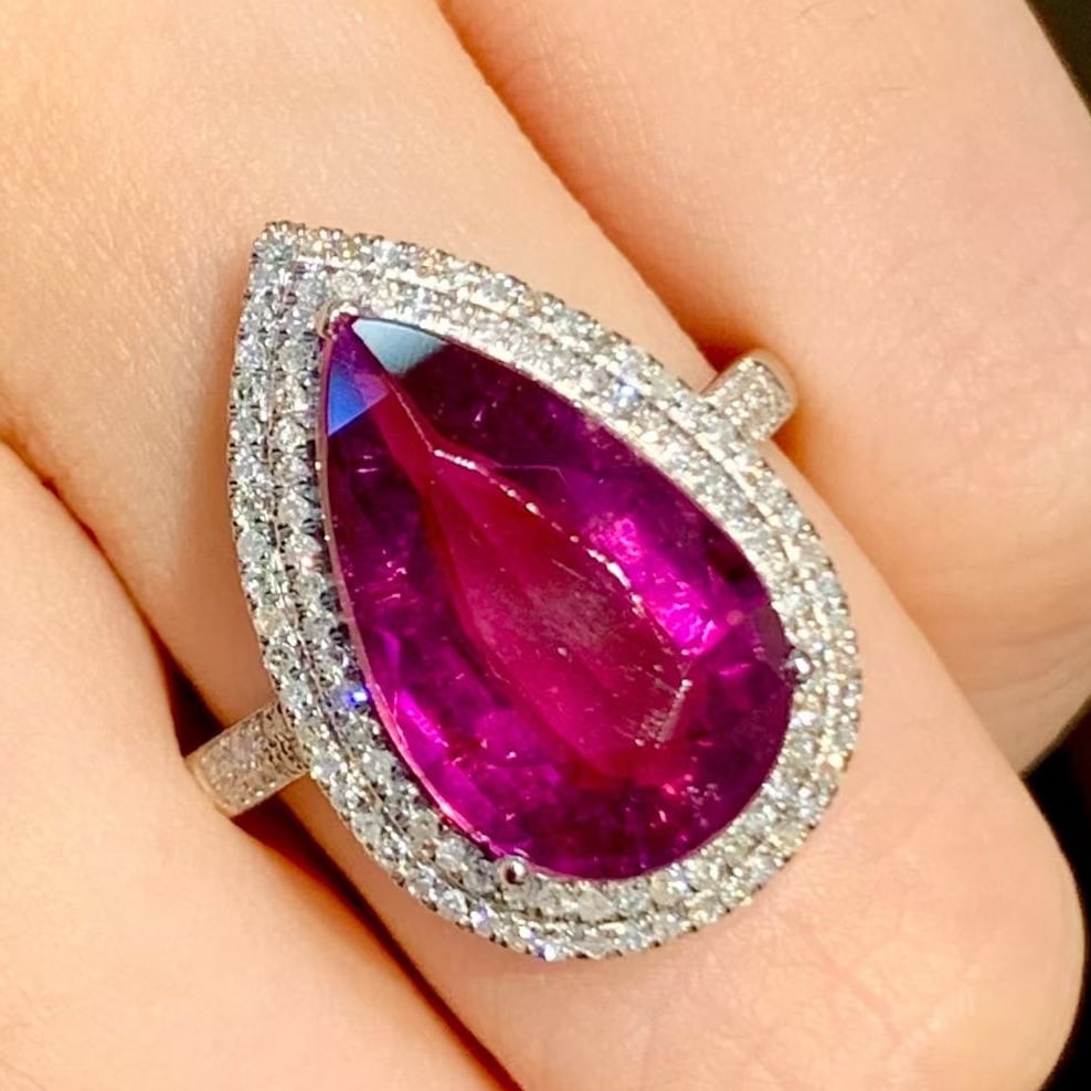 14k Gold 5.2 Ct Natural Tourmaline & Diamond Ring: Ref:231075208 // gold content:14k gold // ring size:7. 25us // // main gemstone:tourmaline // shape:pear // carat weight:5. 2ct // color:red // treatment:natural // // adjacent gemstone 2 : diamond //