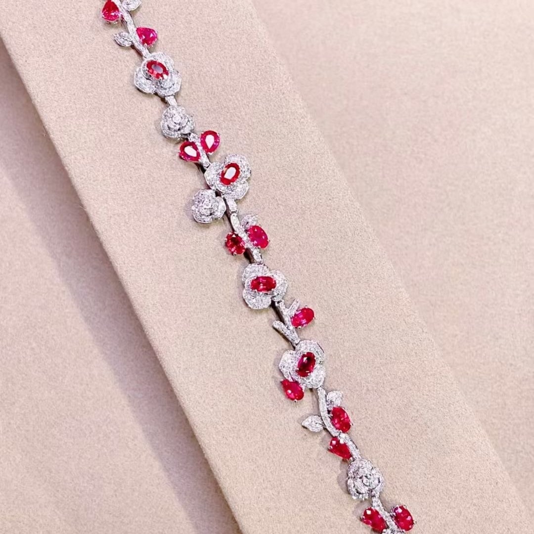 14k Gold 6 Ct Natural Ruby & Diamond Bracelet: Ref:231075215 // gold content:14k gold // main gemstone:ruby // shape:multiple // carat weight:6ct // color:red // treatment:natural // // adjacent gemstone 2 : diamond // shape:round // clarity