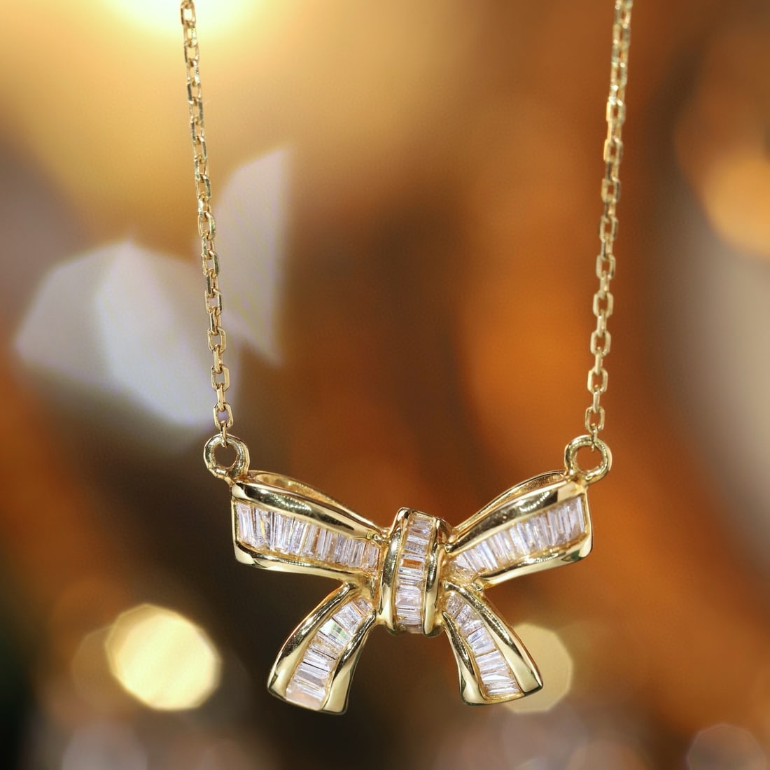 14k Gold 0.25 Ct Natural H Diamond Necklace: Ref:231075235 // gold content:14k gold // main gemstone:diamond // shape:baguette // carat weight:0. 25ct // clarity grade:vs-si // color:h // treatment:natural // High Estimate: 3300 Condition: New