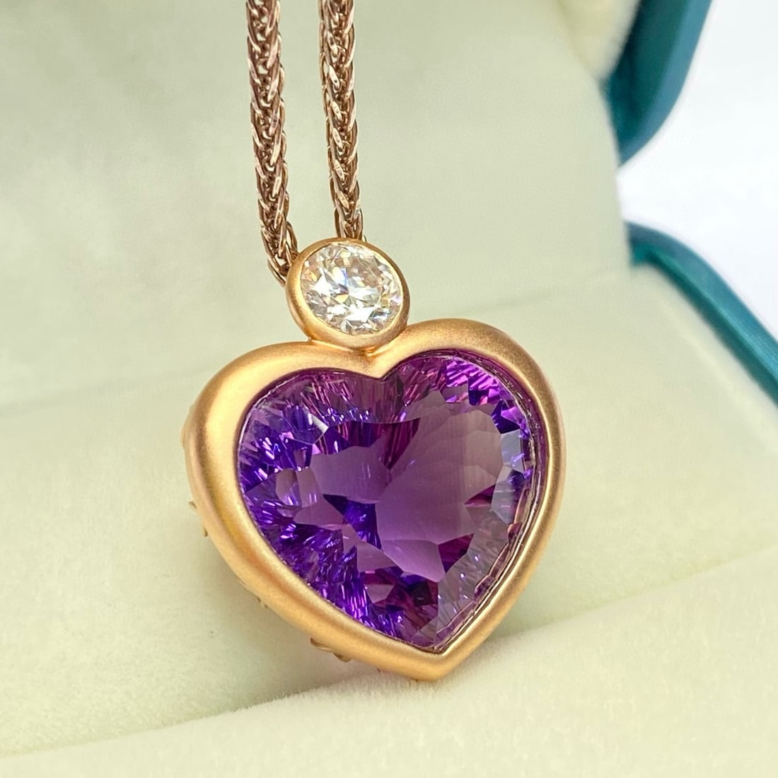 14k Gold 13.65 Ct Natural Amethyst & Diamond Pendant( Without Chain ): Ref:231076036 // gold content:14k gold // main gemstone:amethyst // shape:heart // carat weight:13. 65ct // color:purple // treatment:natural // // adjacent gemstone 2 : diamond // number of stones:1 