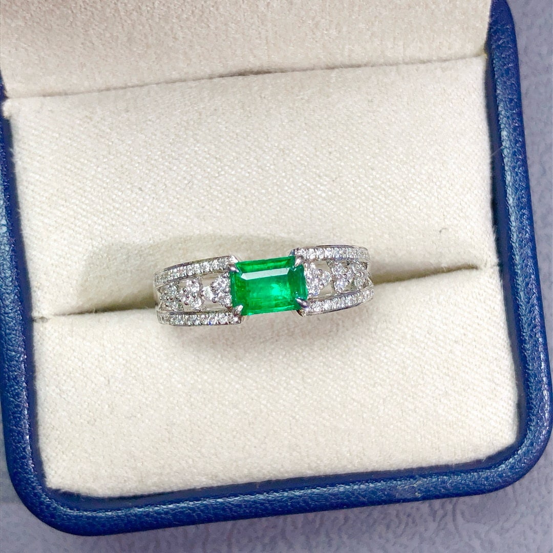 14k Gold 0.95 Ctw Vivid Green Natural Emerald & Diamond Ring: Ref:231076062 // gold content:14k gold // ring size:7. 25us // // main gemstone:emerald // shape:octagonal // carat weight:0. 68ct // color:vivid green // treatment:natural // // adjacent gemstone 2