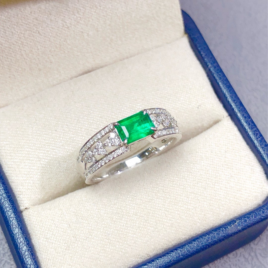 14k Gold 0.95 Ctw Vivid Green Natural Emerald & Diamond Ring - 2