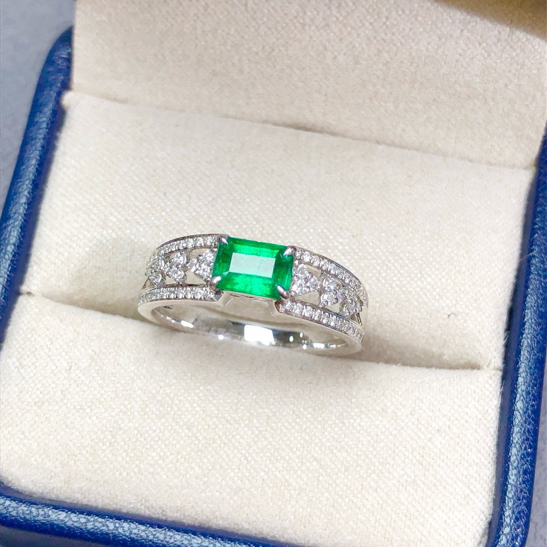14k Gold 0.95 Ctw Vivid Green Natural Emerald & Diamond Ring - 3