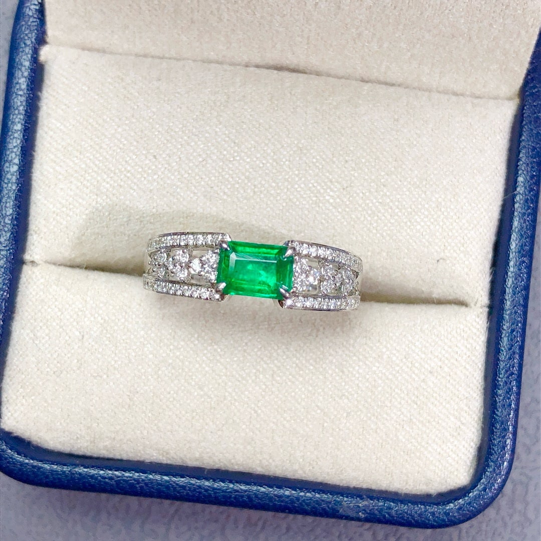 14k Gold 0.95 Ctw Vivid Green Natural Emerald & Diamond Ring - 4
