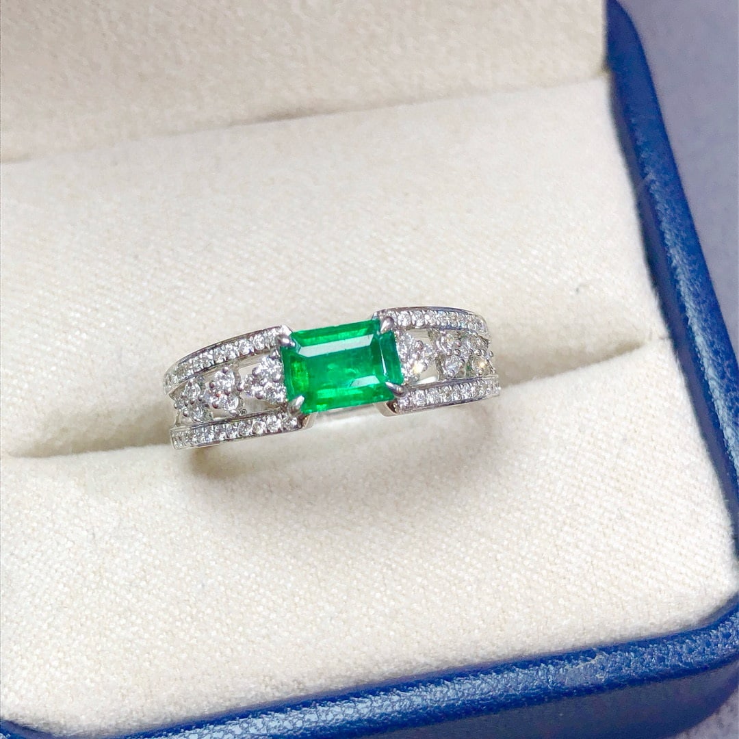 14k Gold 0.95 Ctw Vivid Green Natural Emerald & Diamond Ring - 5