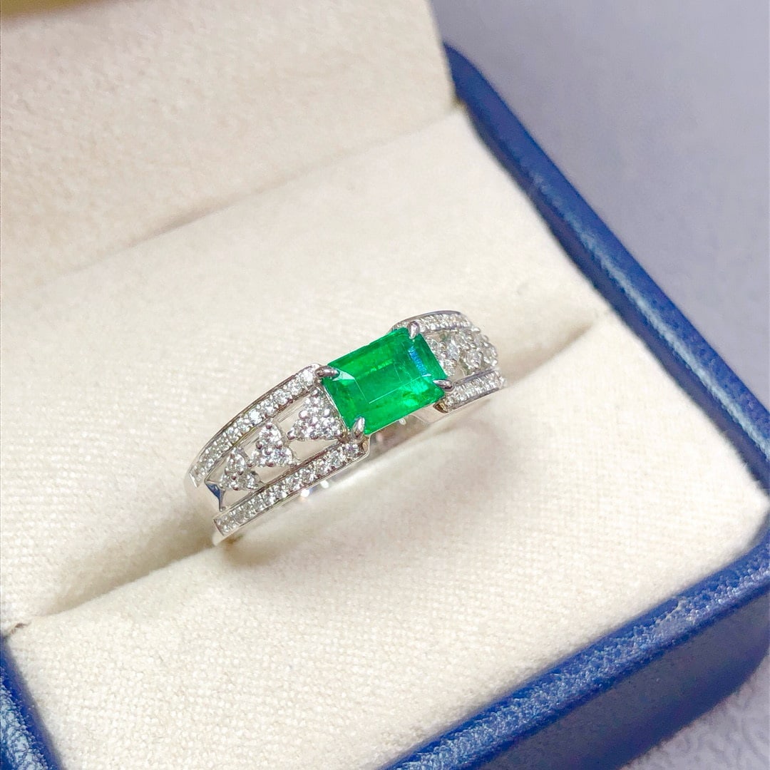 14k Gold 0.95 Ctw Vivid Green Natural Emerald & Diamond Ring - 6
