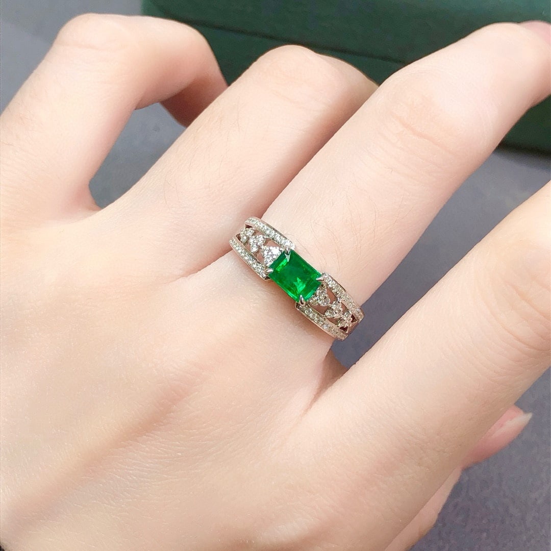 14k Gold 0.95 Ctw Vivid Green Natural Emerald & Diamond Ring - 7
