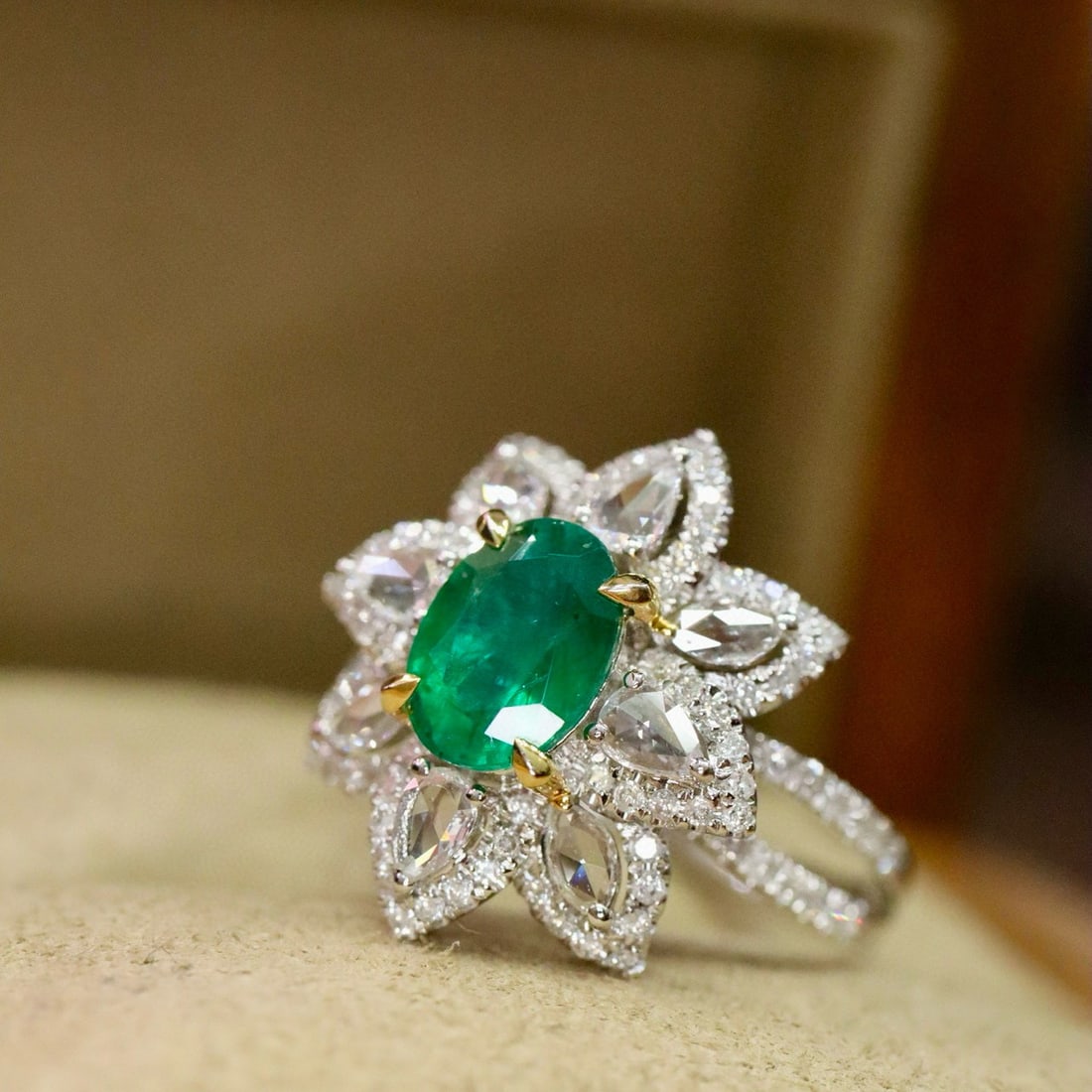14k Gold 1.86 Ctw Vivid Green Natural Emerald & Diamond Ring - 4