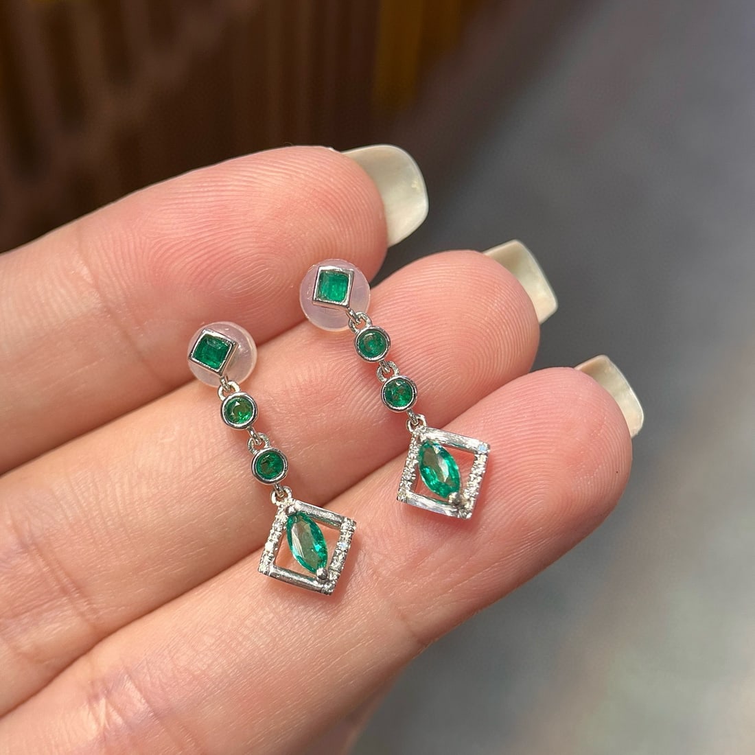14k Gold 0.8 Ct Natural Emerald & Diamond Earrings - 2