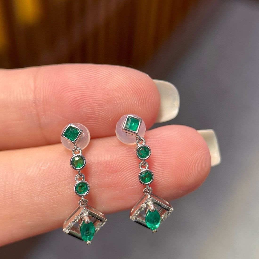 14k Gold 0.8 Ct Natural Emerald & Diamond Earrings - 4
