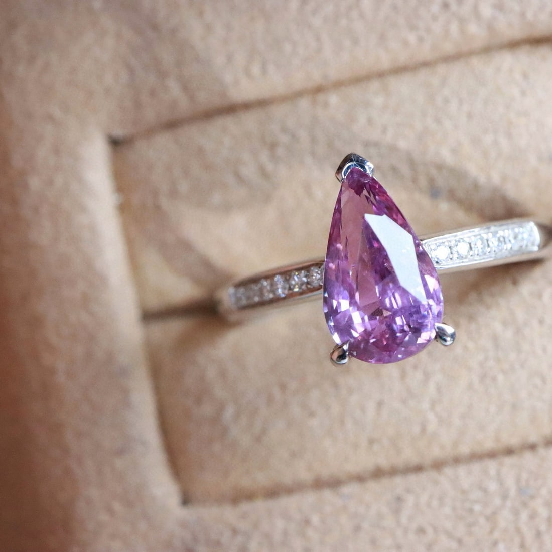 14k Gold 2.14 Ctw Natural Sapphire & Diamond Ring: Ref:231076077 // gold content:14k gold // ring size:7. 25us // // main gemstone:sapphire // shape:pear // carat weight:2. 08ct // color:pink // treatment:natural // // adjacent gemstone 2 : diamond //