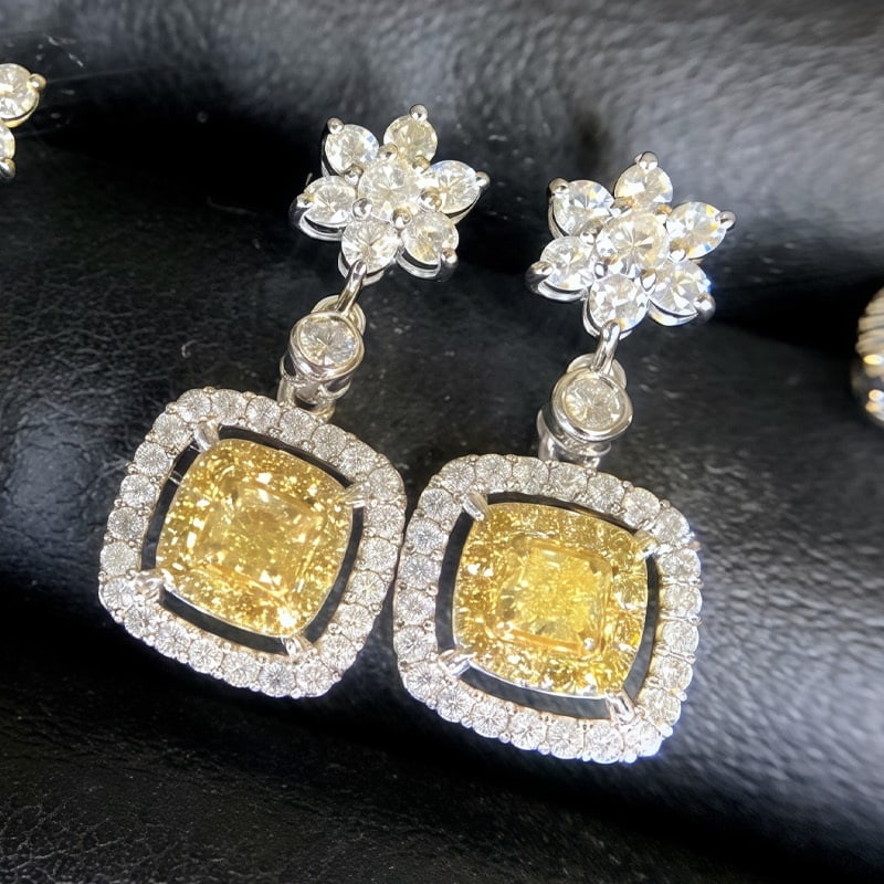 14k Gold 0.90 Ct Natural Color Diamond Earrings - 2