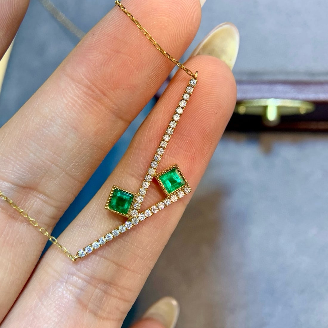 14k Gold 0.84 Ctw Vivid Green Natural Emerald & Diamond Necklace - 6