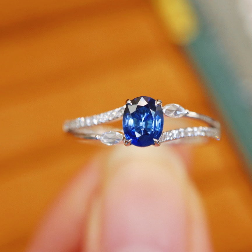 14k Gold 0.68 Ctw Natural Sapphire & Diamond Ring: Ref:231076201 // gold content:14k gold // ring size:7. 25us // // main gemstone:sapphire // shape:oval // carat weight:0. 58ct // color:blue // treatment:natural // // adjacent gemstone 2 : diamond