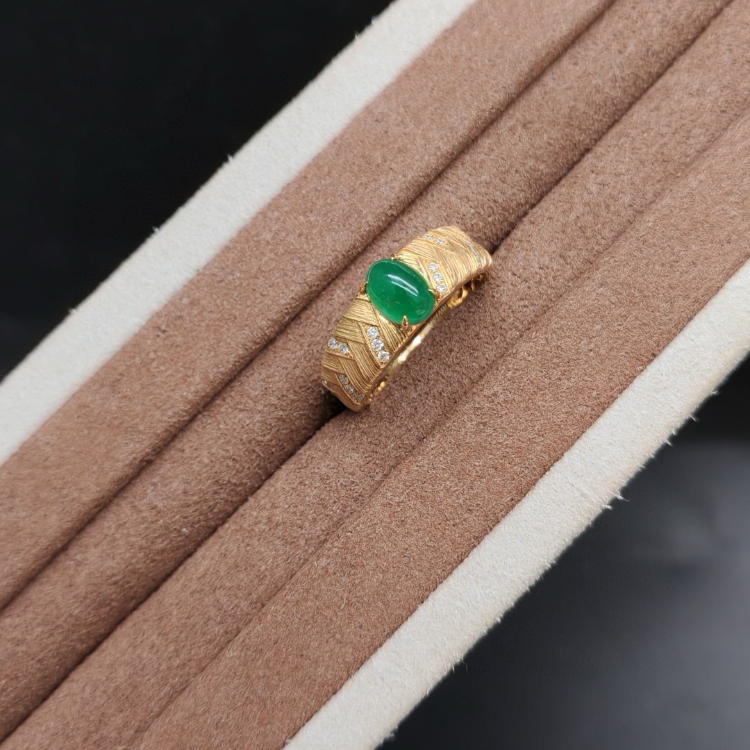 14k Gold 0.9 Ct Vivid Green Natural Emerald & Diamond Ring - 2