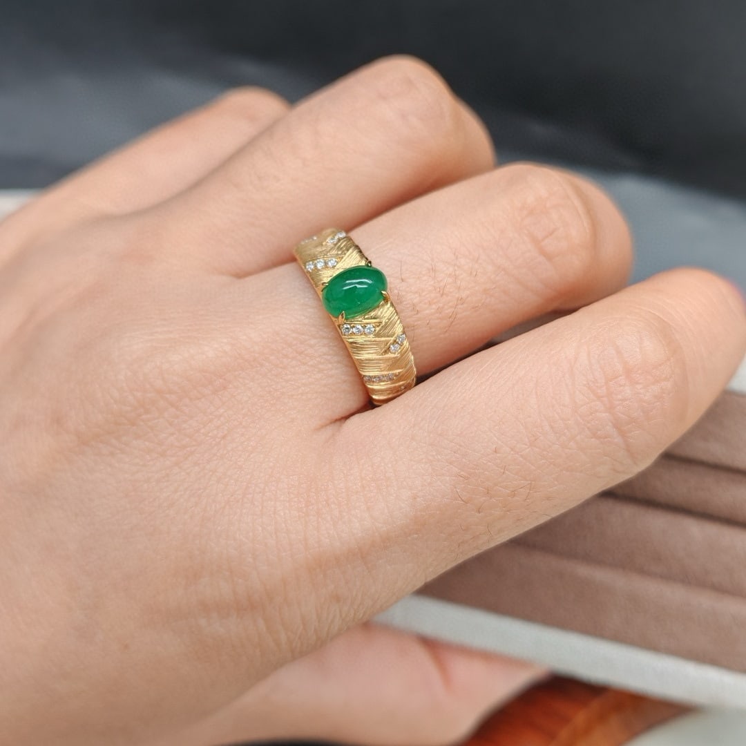 14k Gold 0.9 Ct Vivid Green Natural Emerald & Diamond Ring - 4
