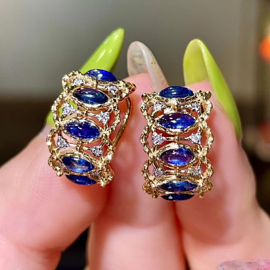 14k Gold 2.93 Ctw Natural Sapphire & Diamond Earrings: Ref:231076211 // gold content:14k gold // main gemstone:sapphire // shape:marquise // carat weight:2. 85ct // color:blue // treatment:natural // // adjacent gemstone 2 : diamond // shape:round //