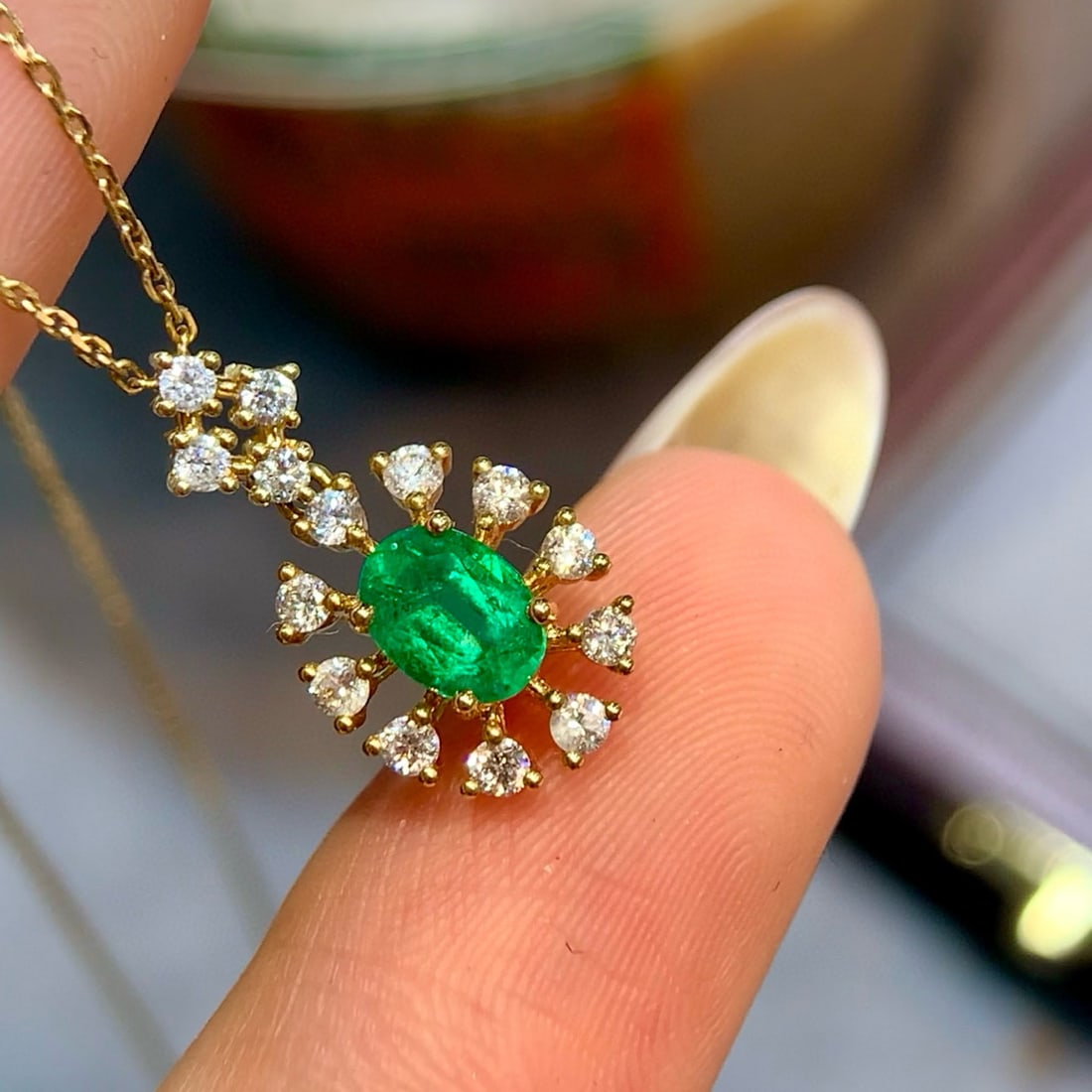 14k Gold 0.75 Ctw Vivid Green Natural Emerald & Diamond Necklace: Ref:231076216 // gold content:14k gold // main gemstone:emerald // shape:oval // carat weight:0. 48ct // color:vivid green // treatment:natural // // adjacent gemstone 2 : diamond // shape:round //
