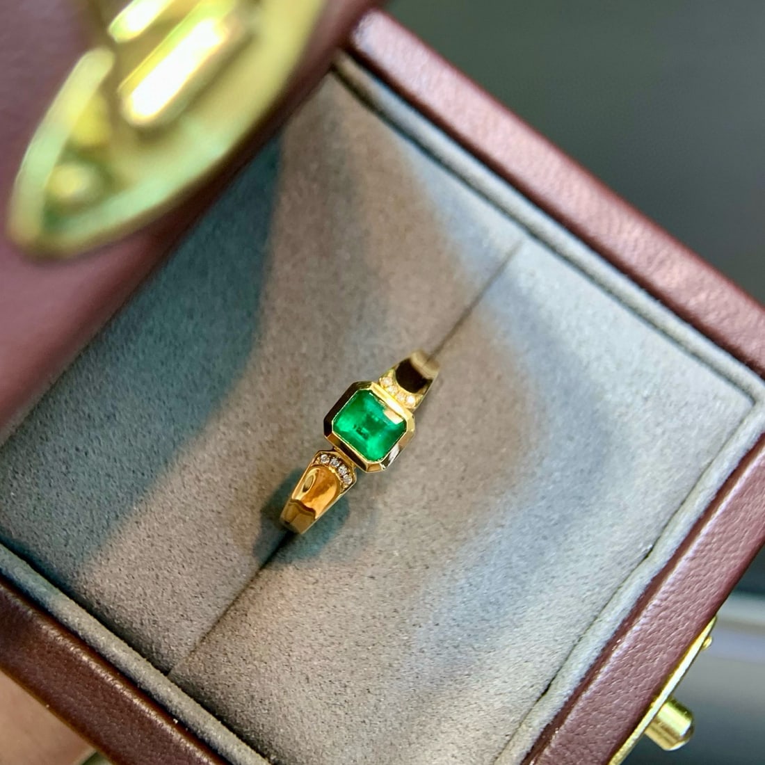 14k Gold 0.52 Ctw Vivid Green Natural Emerald & Diamond Ring - 3