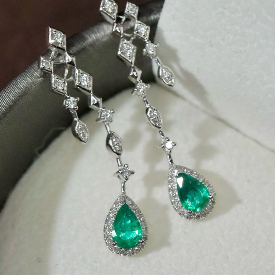 14k Gold 1.12 Ctw Vivid Green Natural Emerald & Diamond Earrings - 2