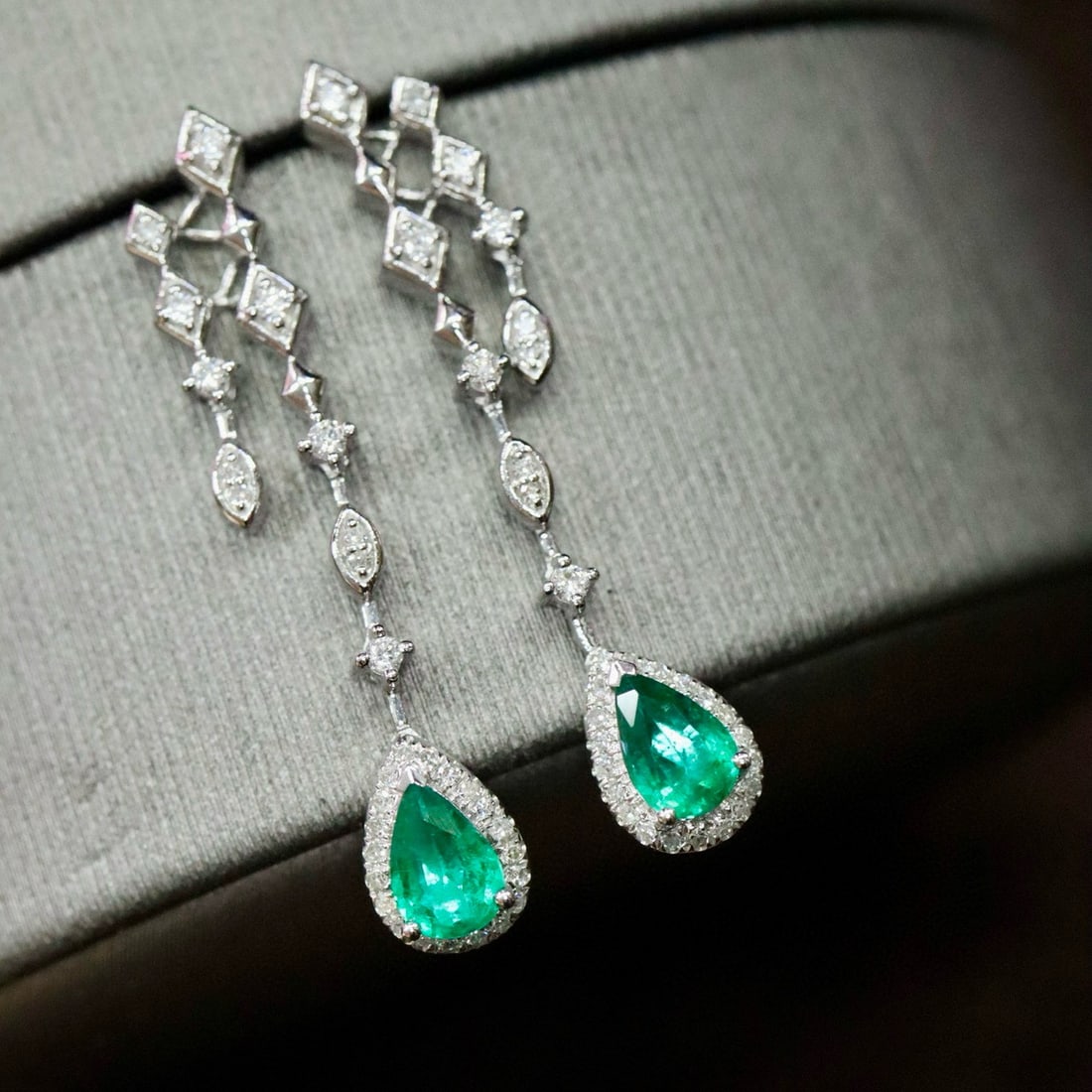14k Gold 1.12 Ctw Vivid Green Natural Emerald & Diamond Earrings - 6