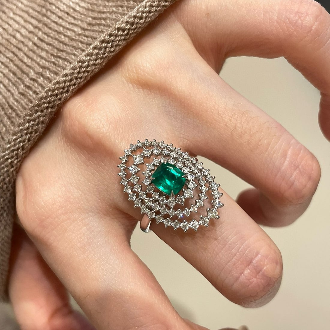 14k Gold 1.2 Ct Vivid Green Natural Emerald & Diamond Ring - 2