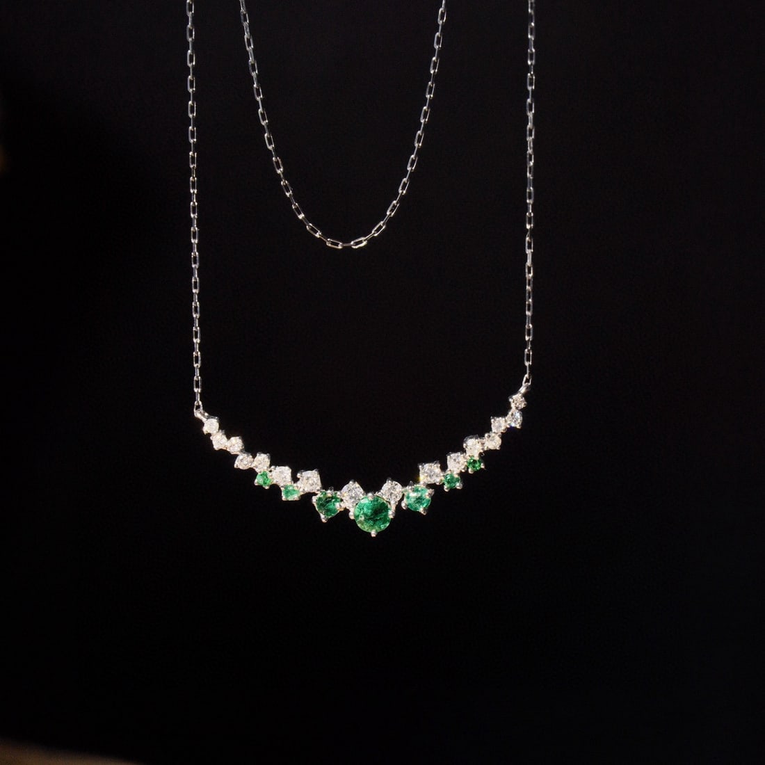 14k Gold 0.55 Ct Natural Emerald & Diamond Necklace: Ref:231076350 // gold content:14k gold // main gemstone:emerald // shape:round // carat weight:0. 55ct // color:green // treatment:natural // cut grade:g // // adjacent gemstone 2 : diamond //