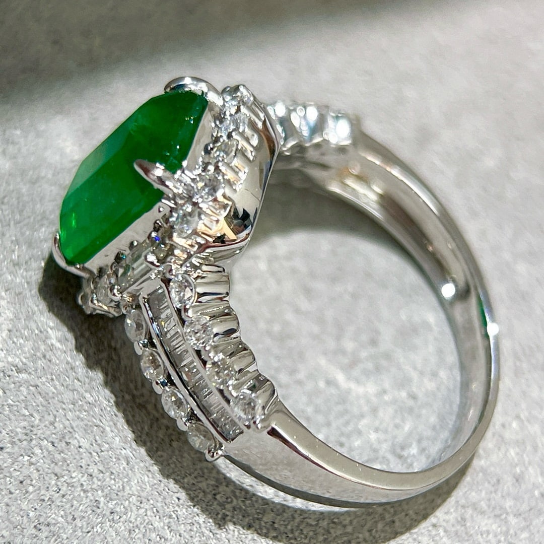 14k Gold 4.73 Ctw Vivid Green Natural Emerald & Diamond Ring - 3