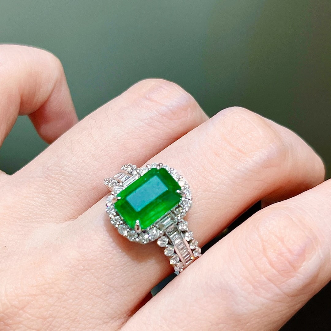 14k Gold 4.73 Ctw Vivid Green Natural Emerald & Diamond Ring - 4