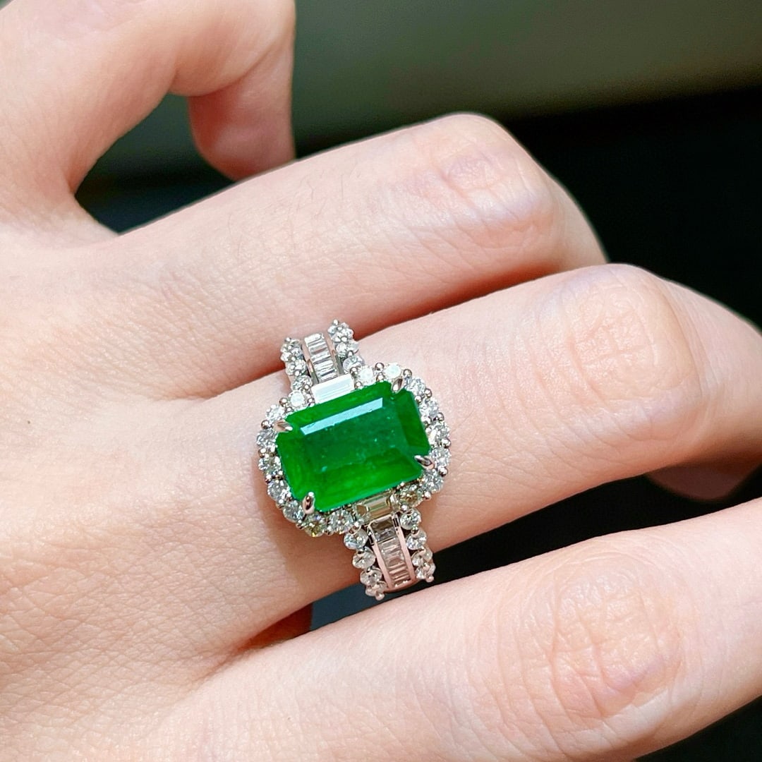 14k Gold 4.73 Ctw Vivid Green Natural Emerald & Diamond Ring - 5