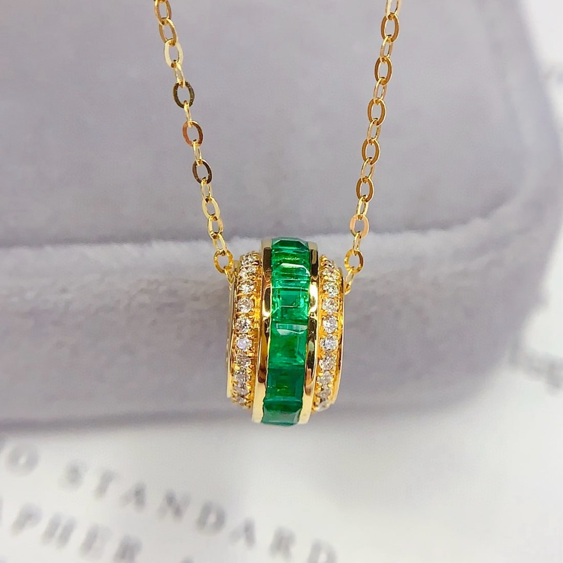14k Gold 1.5 Ct Vivid Green Natural Emerald & Diamond Necklace: Ref:231076400 // gold content:14k gold // main gemstone:emerald // shape:square // carat weight:1. 5ct // color:vivid green // treatment:natural // // adjacent gemstone 2 : diamond // number of