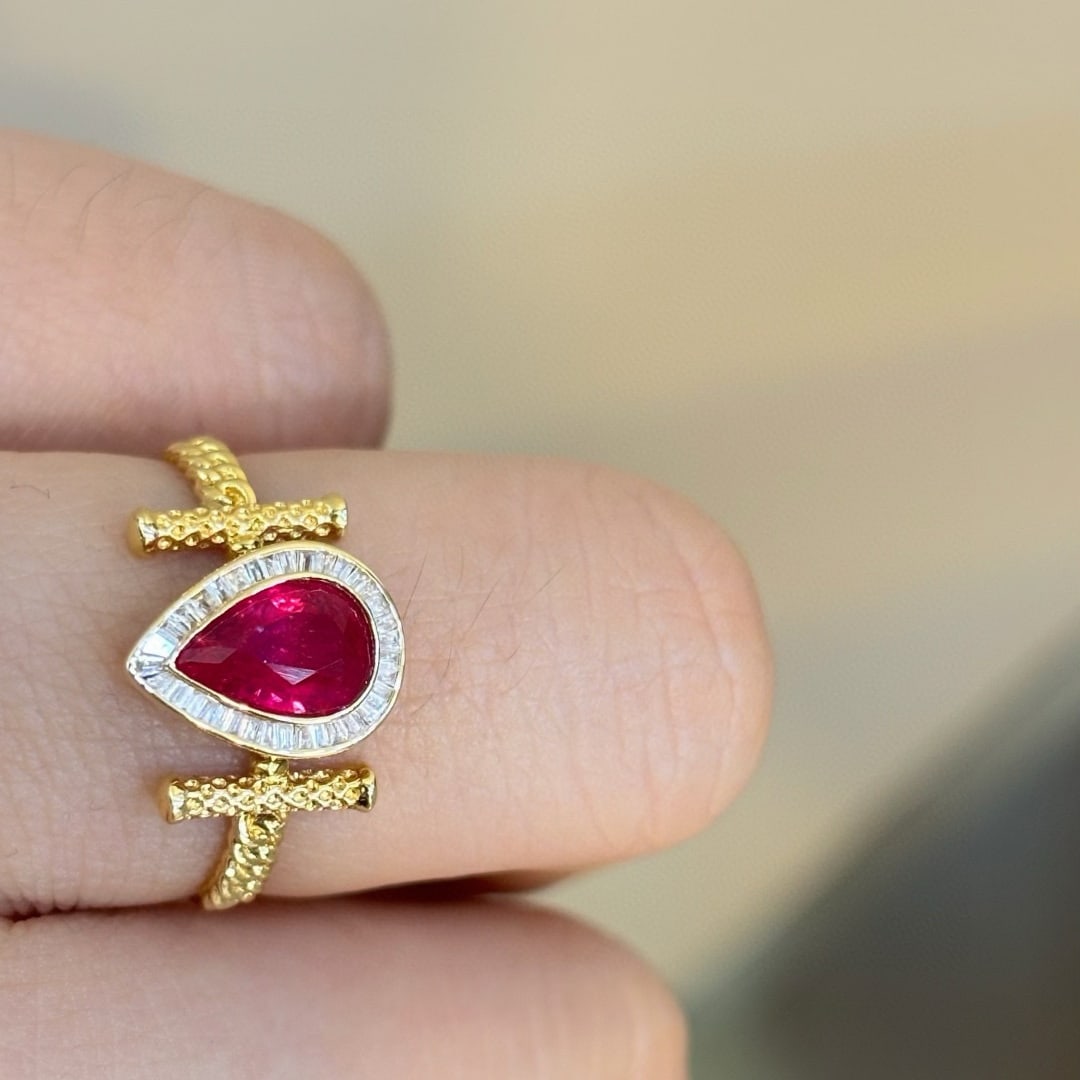 14k Gold 0.86 Ct Natural Ruby & Diamond Ring: Ref:231076422 // gold content:14k gold // ring size:7. 25us // // main gemstone:ruby // shape:pear // carat weight:0. 86ct // color:red // treatment:natural // // adjacent gemstone 2 : diamond //