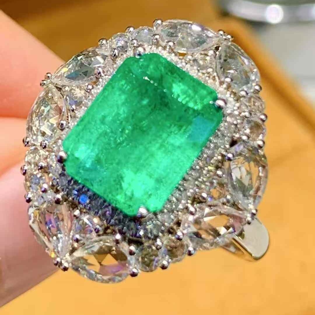 14k Gold 3.3 Ct Natural Emerald & Diamond & Sapphire Ring - 2