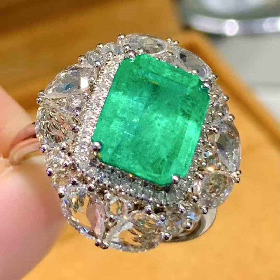14k Gold 3.3 Ct Natural Emerald & Diamond & Sapphire Ring - 4