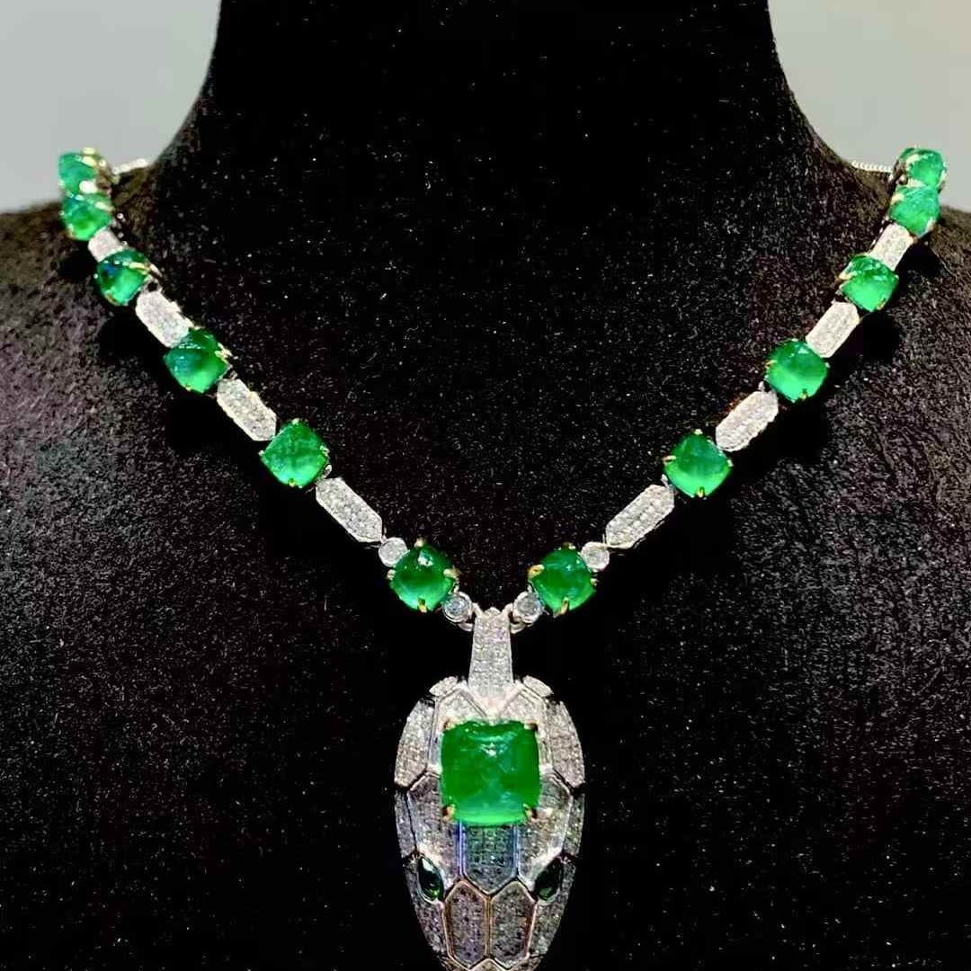 14k Gold 8 Ct Natural Emerald & Diamond Necklace - 3