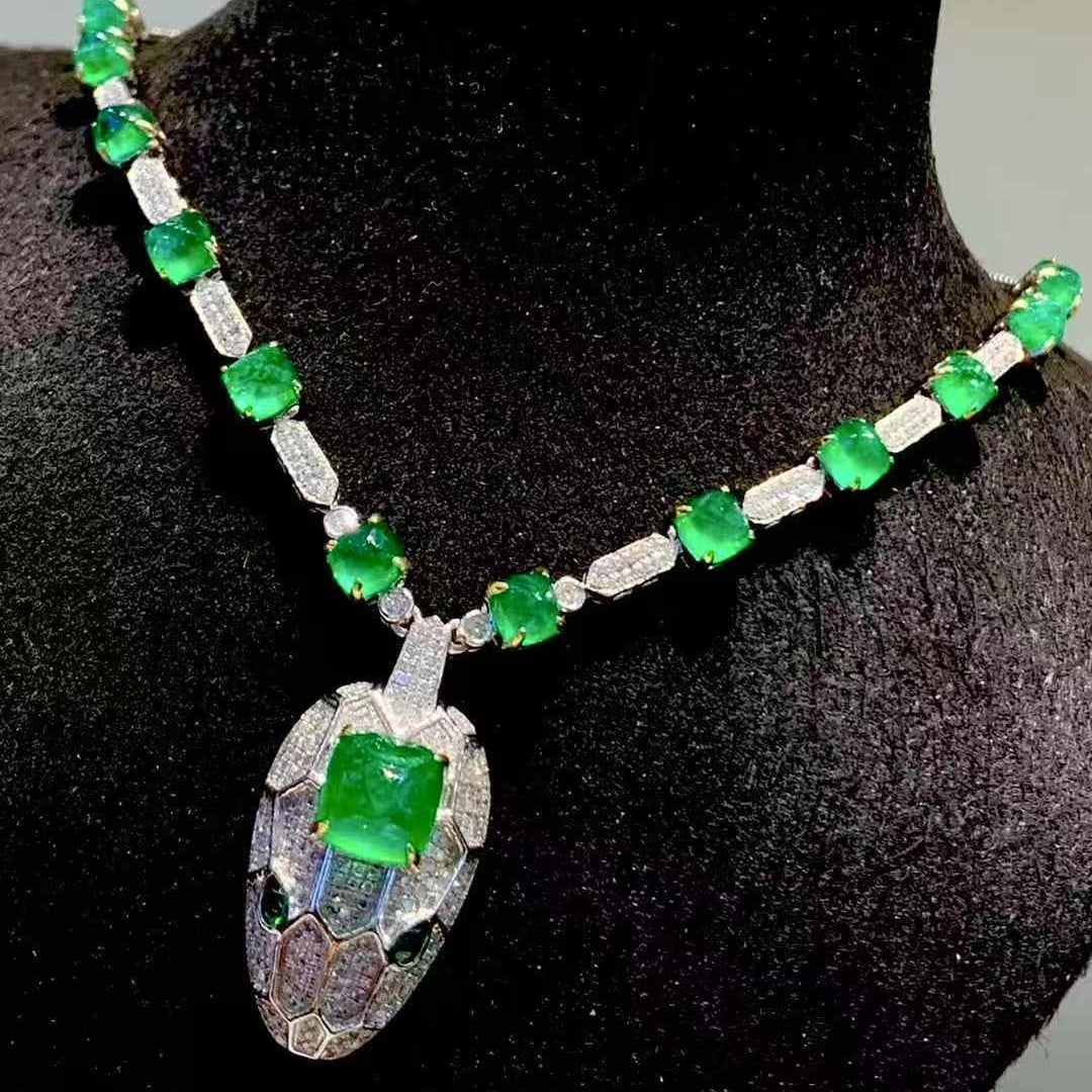 14k Gold 8 Ct Natural Emerald & Diamond Necklace - 4