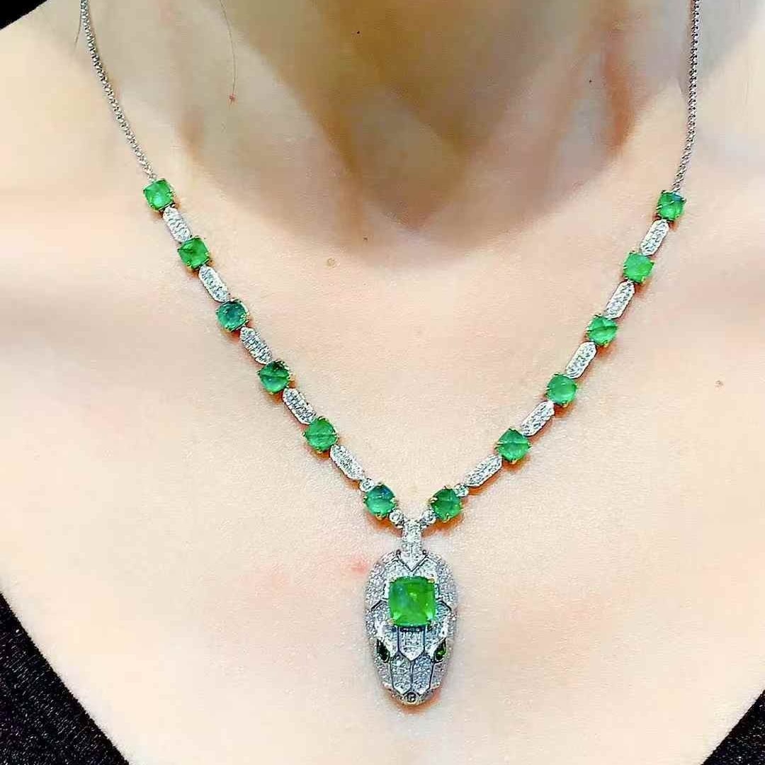 14k Gold 8 Ct Natural Emerald & Diamond Necklace - 6