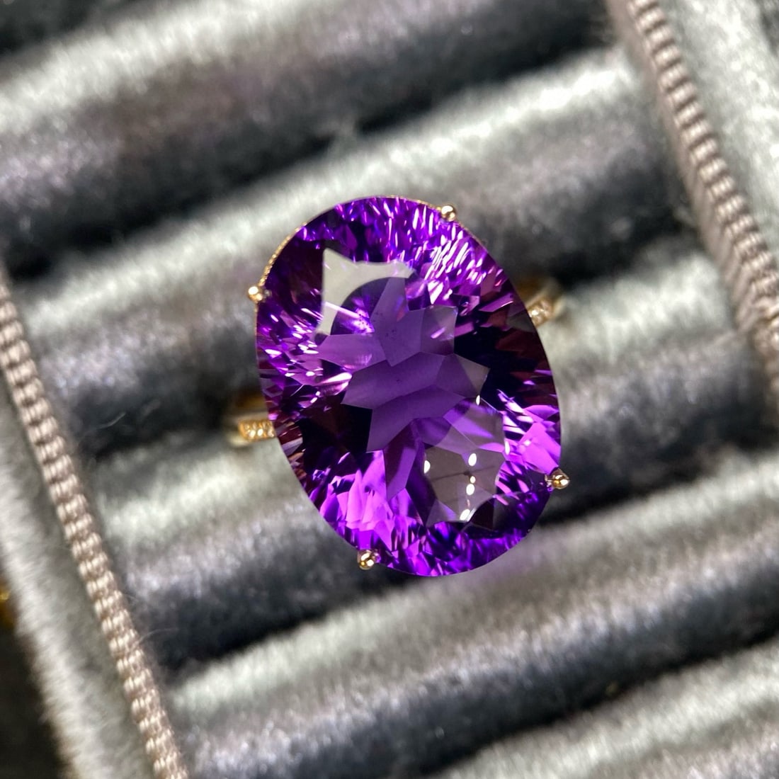 14k Gold 12.25 Ct Natural Amethyst & Diamond Ring: Ref:231083057 // gold content:14k gold // ring size:7. 25 us // // main gemstone:amethyst // shape:oval // carat weight:12. 25ct // color:purple // treatment:natural // // adjacent gemstone 2 :