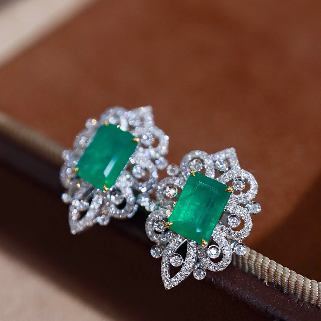 14k Gold 2.29 Ctw Natural Emerald & Diamond Earrings - 3