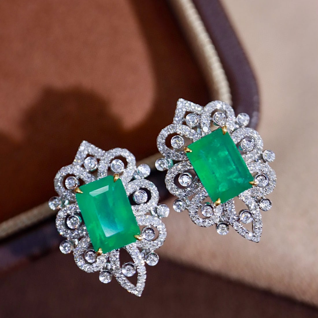 14k Gold 2.29 Ctw Natural Emerald & Diamond Earrings - 5