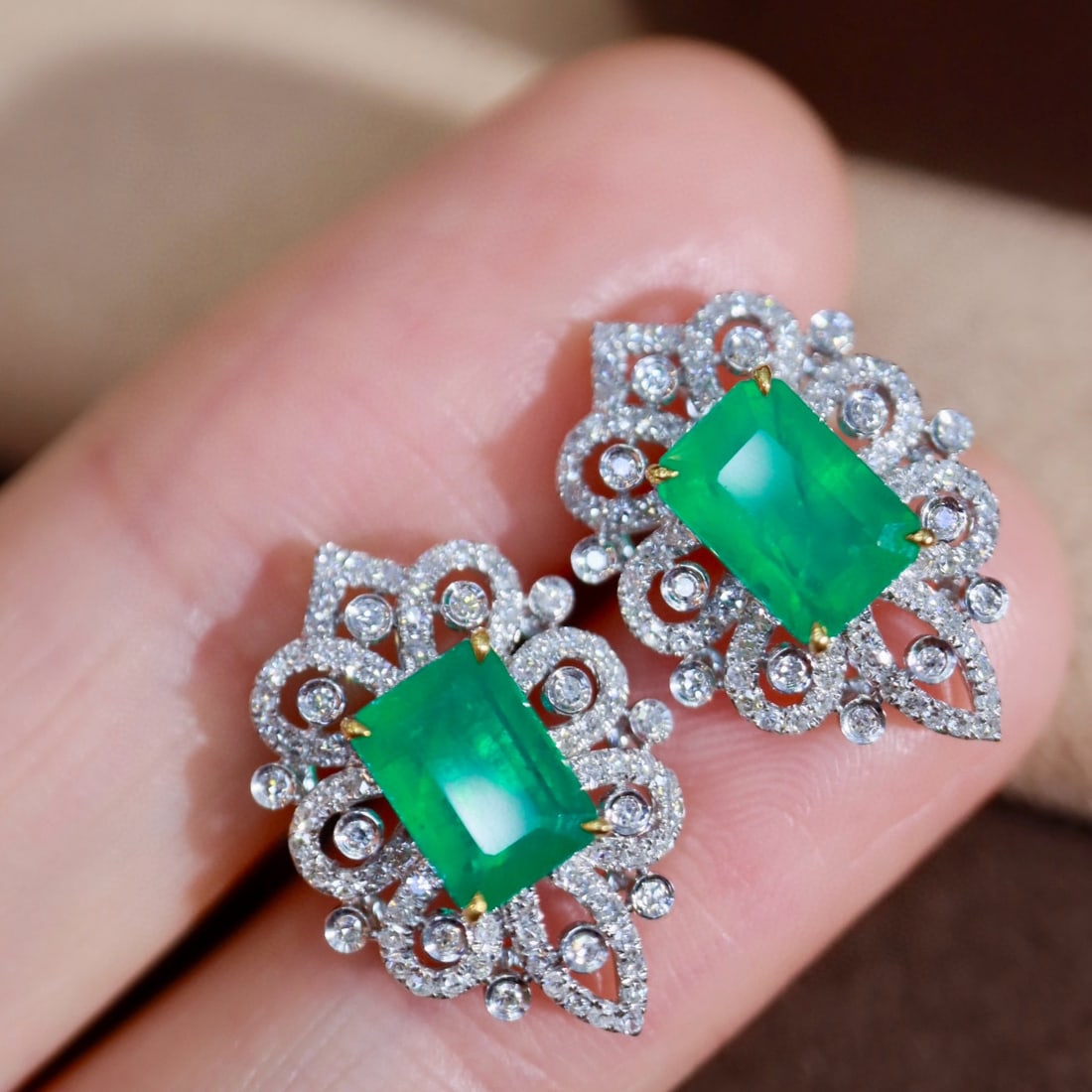 14k Gold 2.29 Ctw Natural Emerald & Diamond Earrings - 7
