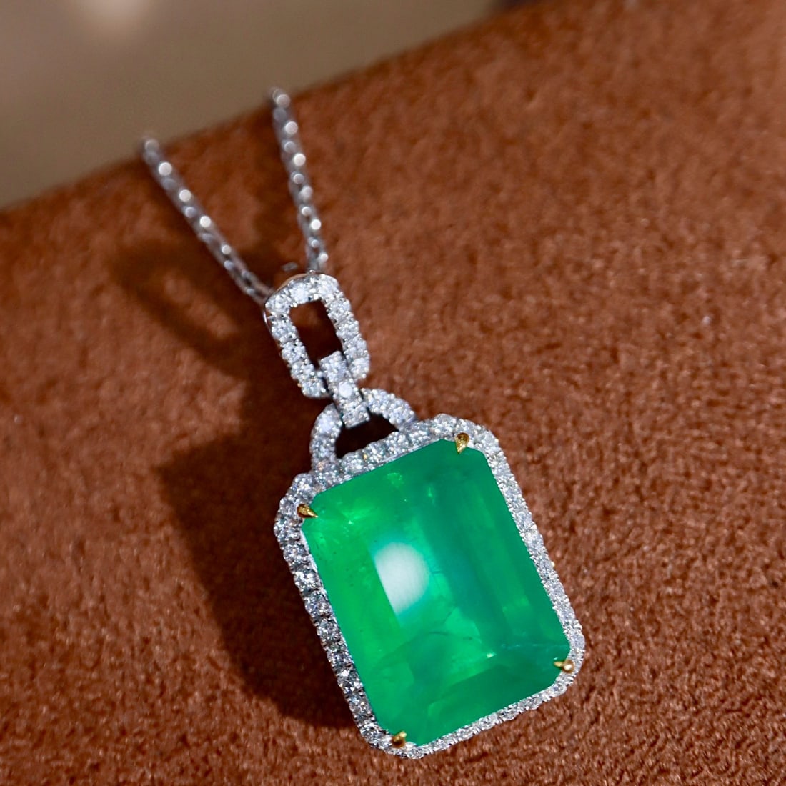 14k Gold 4.49 Ctw Natural Emerald & Diamond Pendant( Without Chain ): Ref:231083059 // gold content:14k gold // main gemstone:emerald // shape:octagonal // carat weight:4. 27ct // color:green // treatment:natural // // adjacent gemstone 2 : diamond // shape:round //