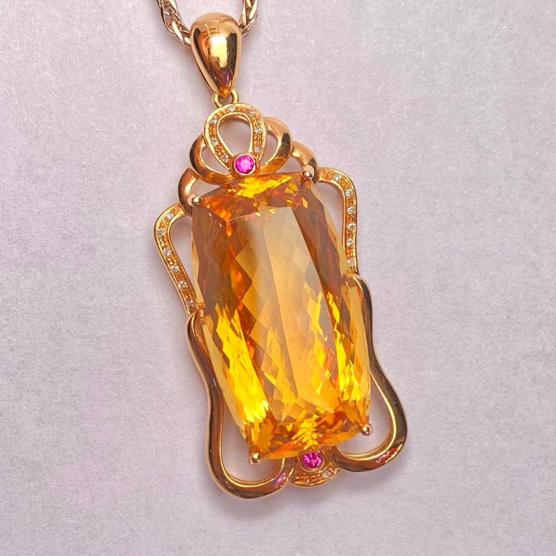 14k Gold 27.90 Ct Natural Citrine & Diamond Pendant( Without Chain ): Ref:231083091 // gold content:14k gold // main gemstone:citrine // shape:other // carat weight:27. 90ct // color:yellow // treatment:natural // // adjacent gemstone 2 : diamond // number of stones:21