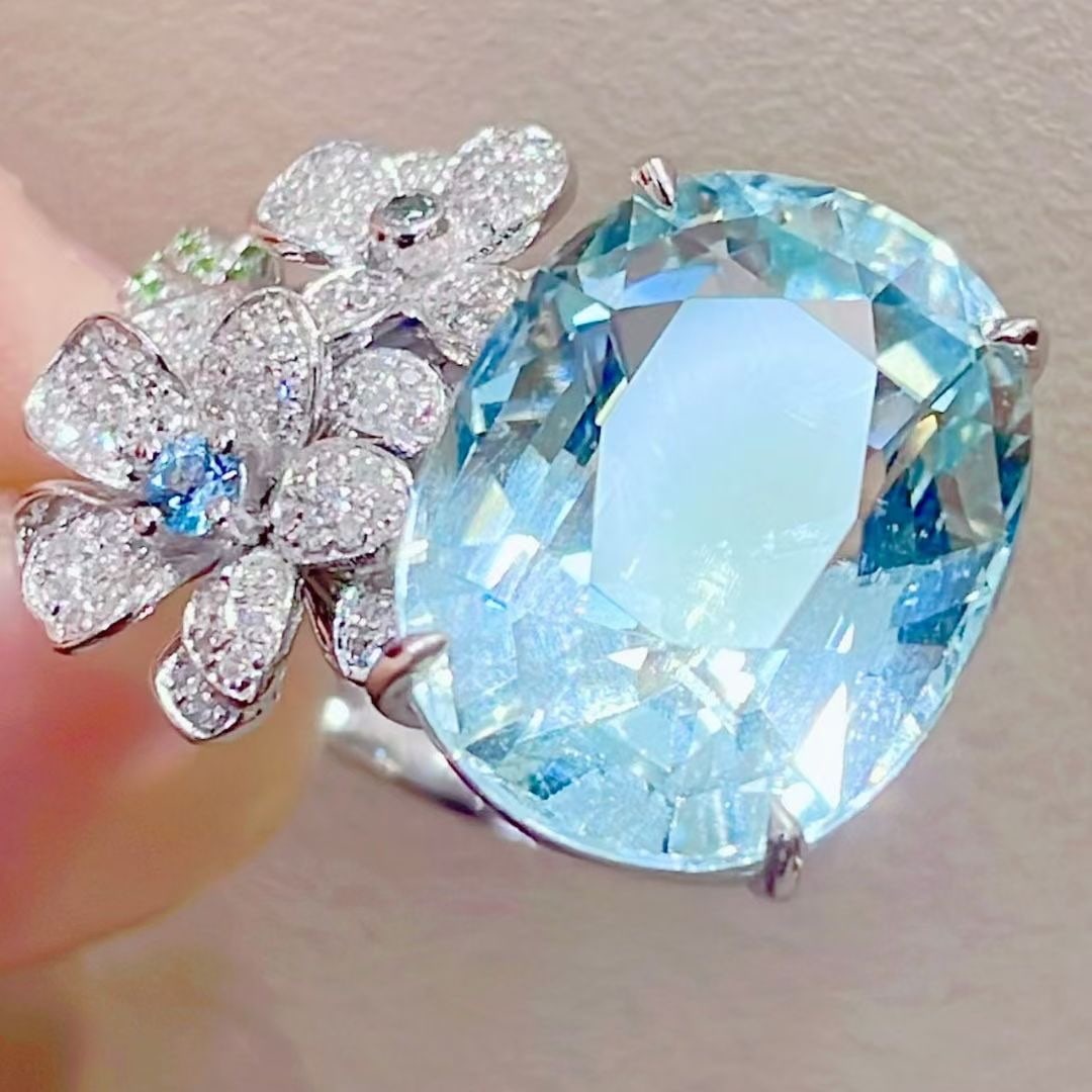 14k Gold 12.3 Ct Natural Aquamarine & Diamond Ring - 2